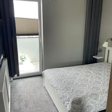 Uroczy - Mackiewicza 5, Parking, Netflix