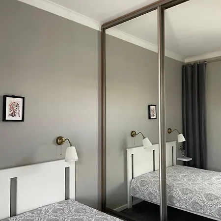 Uroczy - Mackiewicza 5, Parking, Netflix